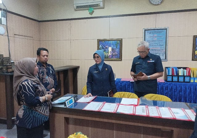 Ketua Pengurus Cabang Surabaya Yayasan Hang Tuah Tinjau Pelaksanaan Penilaian Sumatif Akhir Jenjang